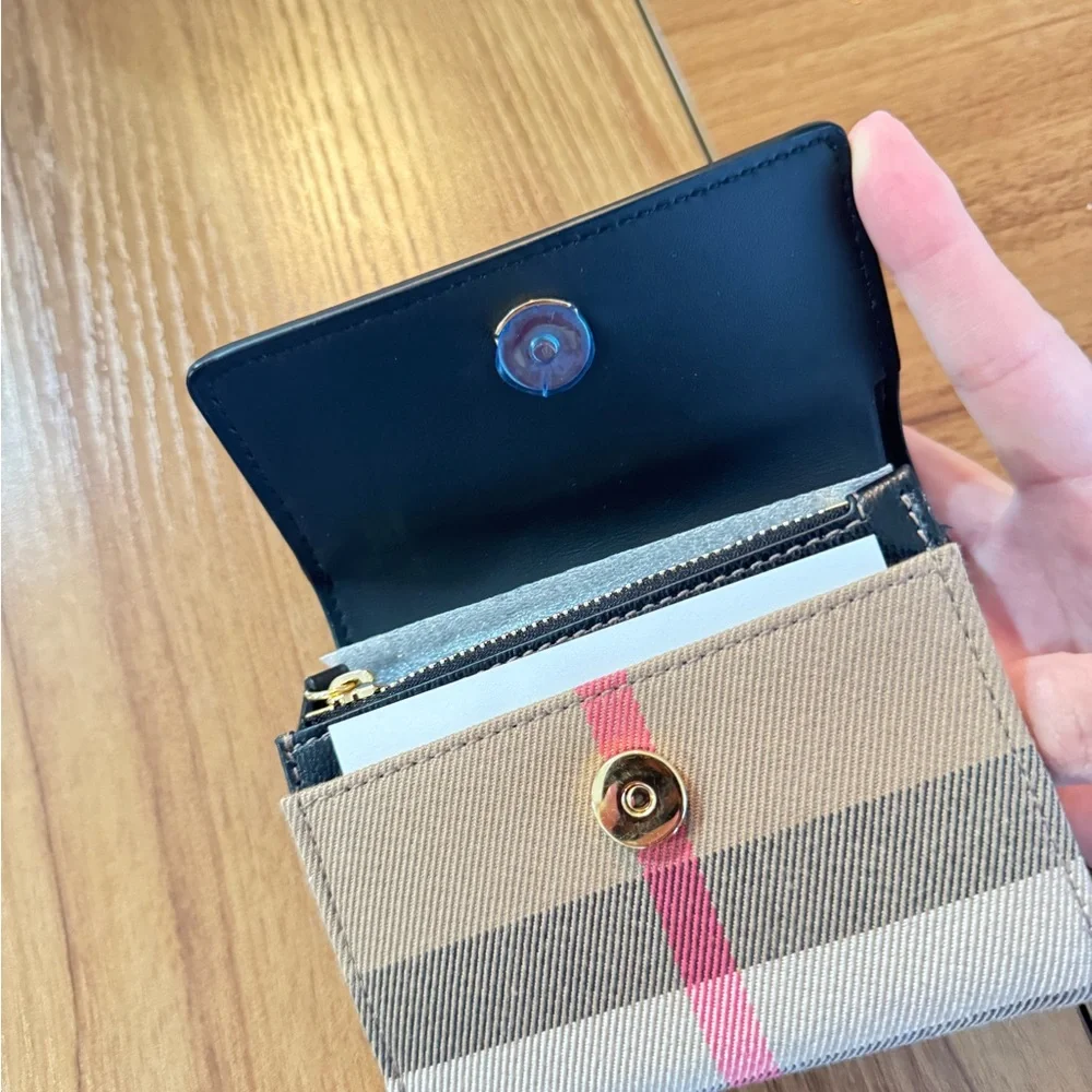 Burberry Check Bi-fold Wallet - Picture 7 of 7